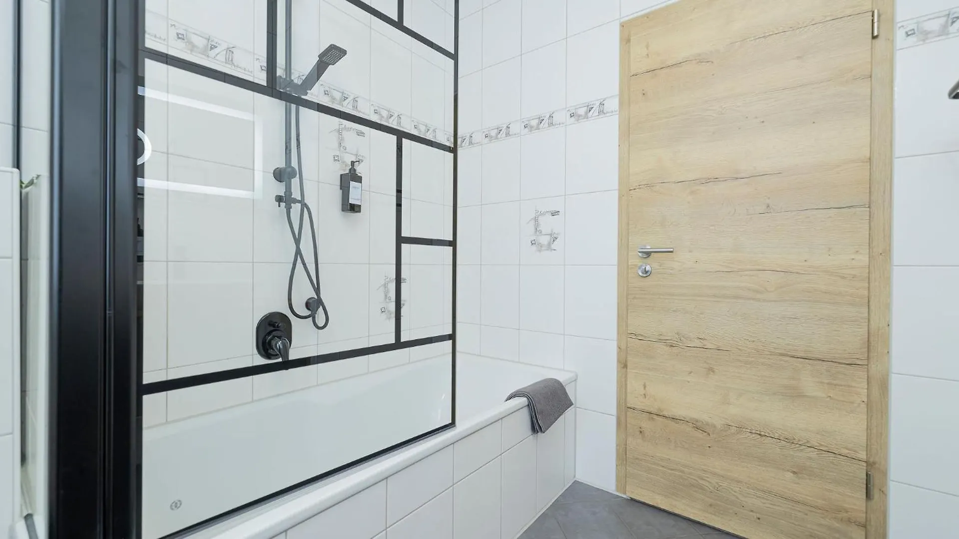 Luxx Home Mm, Airport- Fuer 7 Personen-Parken-Kueche Trunkelsberg Germany
