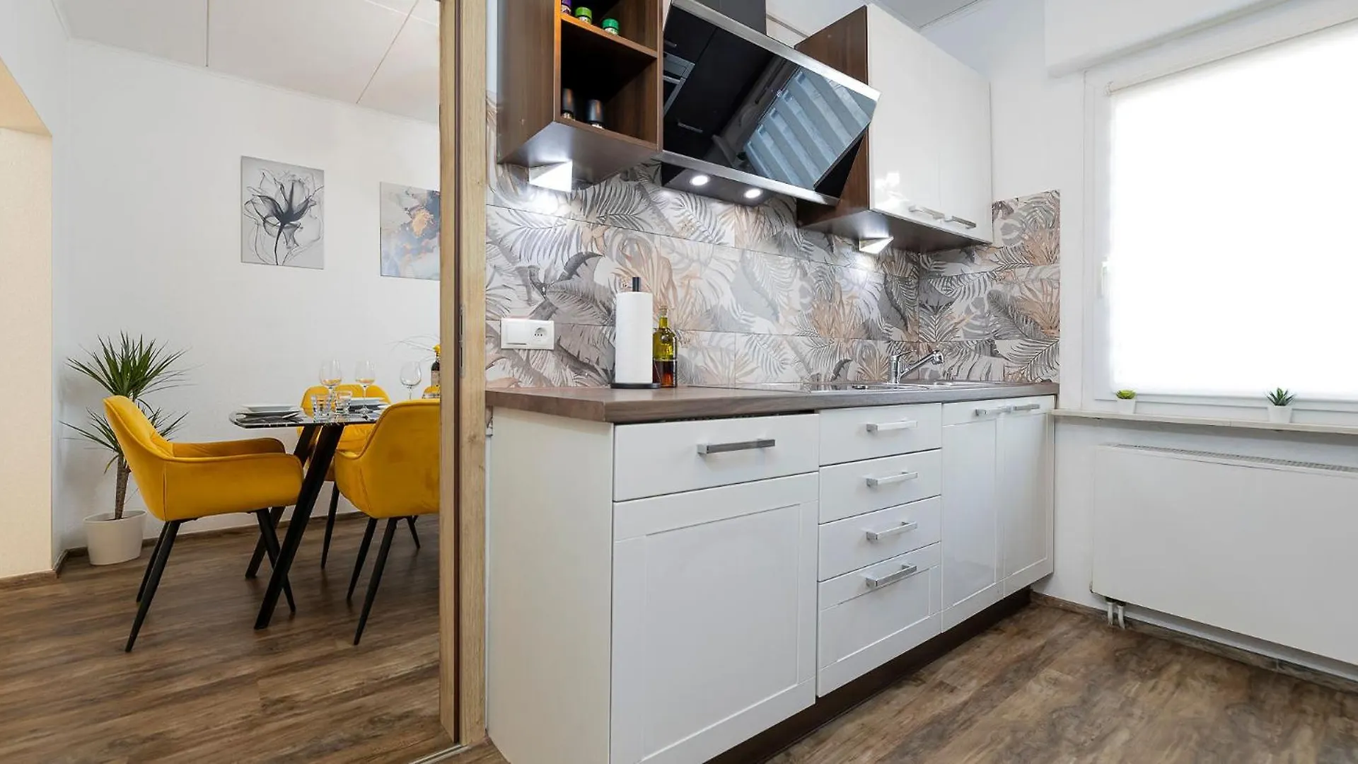 Apartment Luxx Home Mm, Airport- Fuer 7 Personen-Parken-Kueche Trunkelsberg