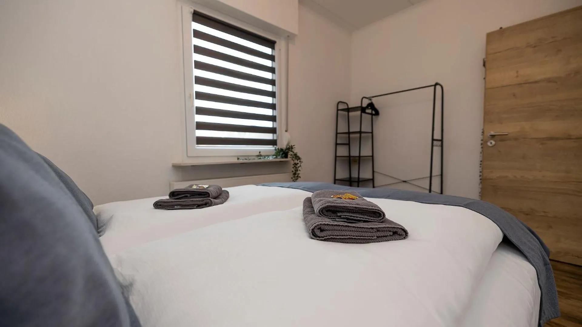 Luxx Home Mm, Airport- Fuer 7 Personen-Parken-Kueche Trunkelsberg Apartment