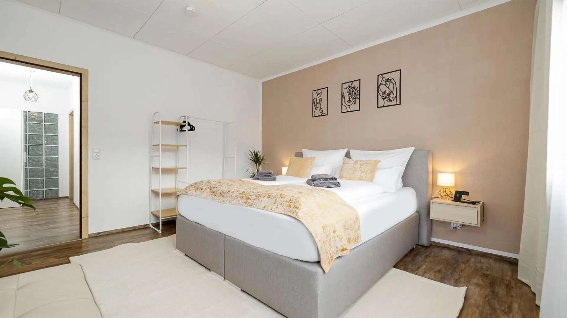 Apartment Luxx Home Mm, Airport- Fuer 7 Personen-Parken-Kueche Trunkelsberg Germany