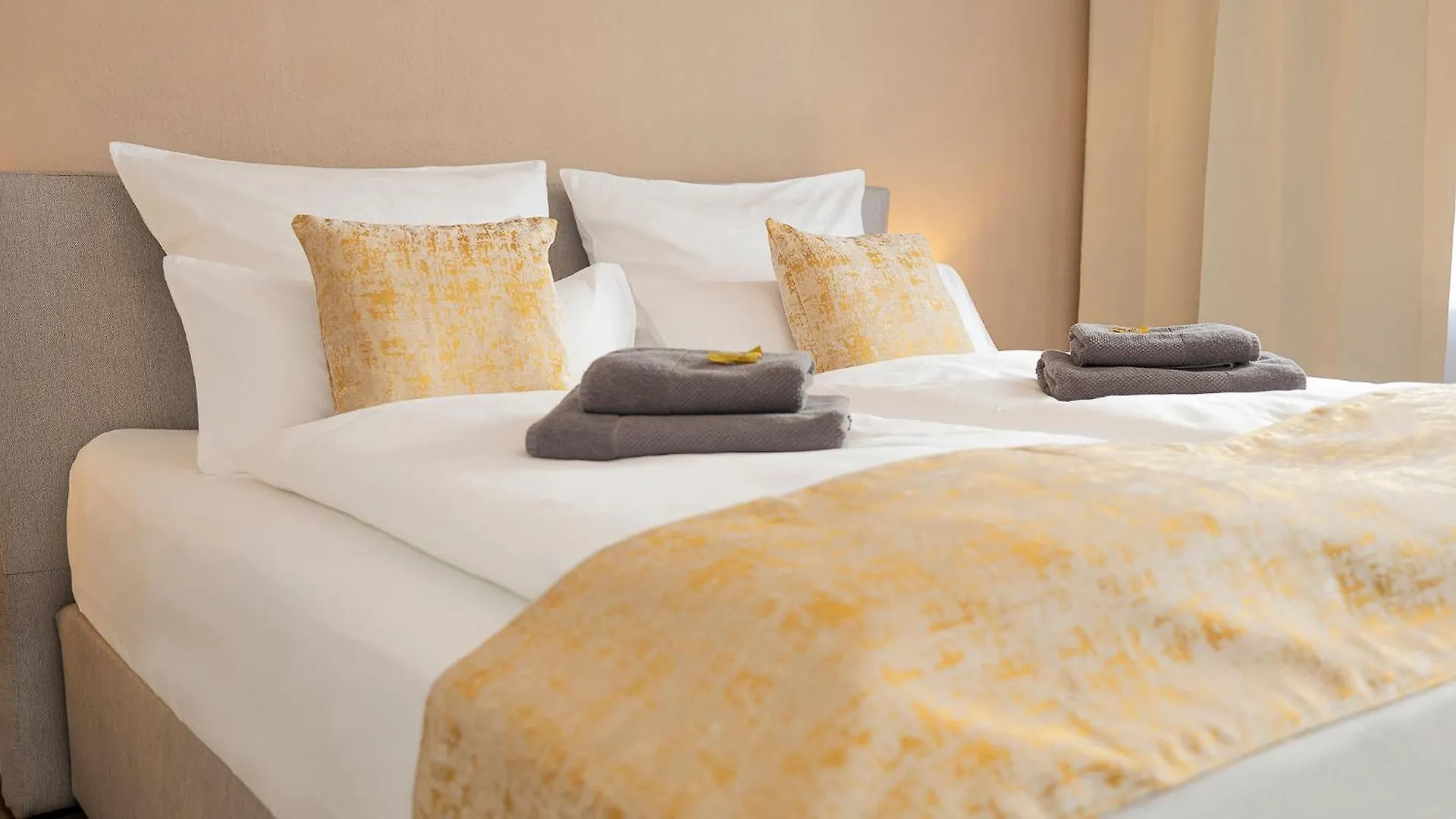 Luxx Home Mm, Airport- Fuer 7 Personen-Parken-Kueche Trunkelsberg Apartment