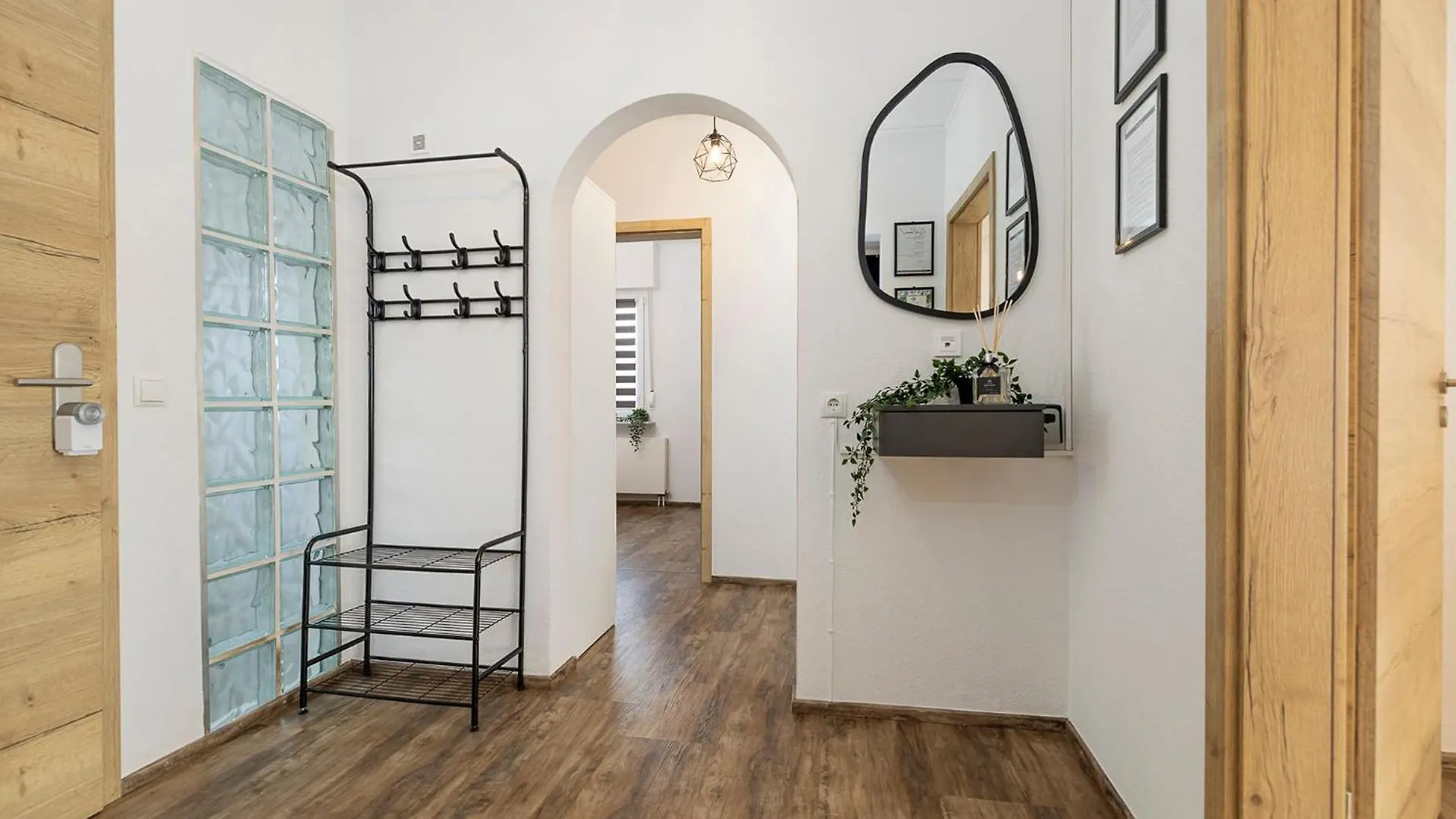 Luxx Home Mm, Airport- Fuer 7 Personen-Parken-Kueche Trunkelsberg 0*,  Germany