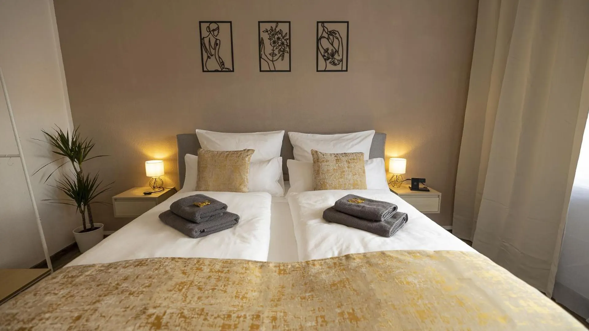 Luxx Home Mm, Airport- Fuer 7 Personen-Parken-Kueche Trunkelsberg Apartment