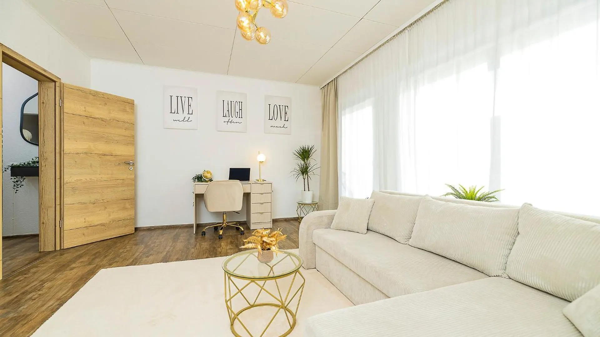 Luxx Home Mm, Airport- Fuer 7 Personen-Parken-Kueche Trunkelsberg Apartment