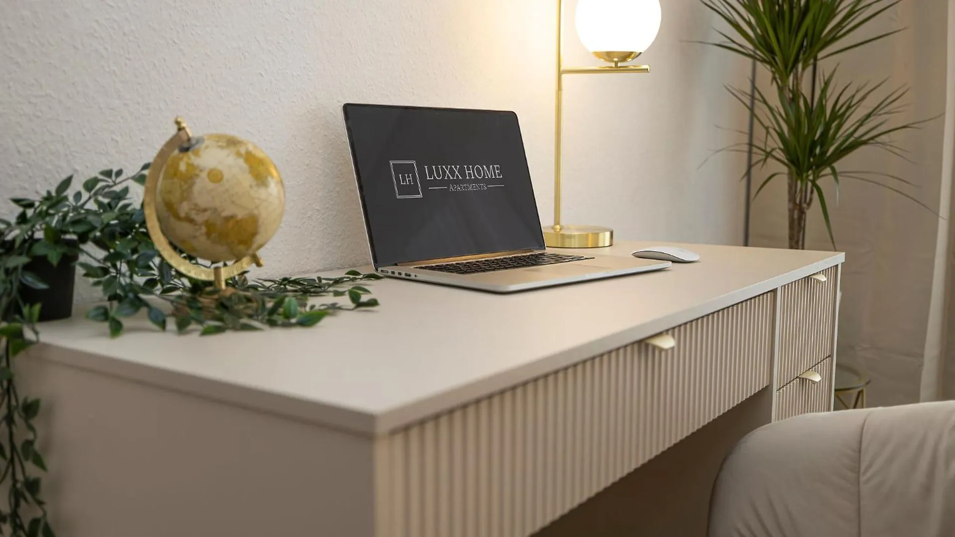 Luxx Home Mm, Airport- Fuer 7 Personen-Parken-Kueche Trunkelsberg Apartment