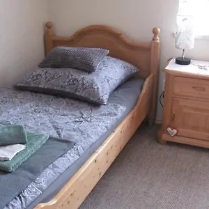 Privatunterkunft #2 Ruhiges Gemuetliches Ferienzimmer Mit 2 Einzelbetten Gemeinschaftsbad W-lan Airport Nah Late Night Check In Haus Nr 9,5, Trunkelsberg